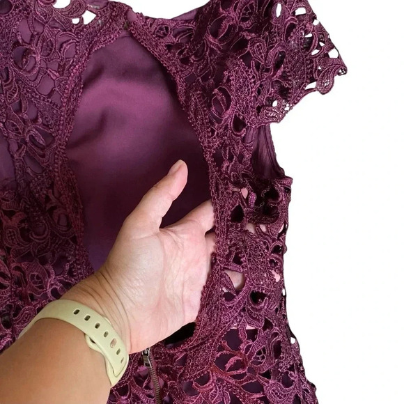 Alice + Olivia Burgundy Lace Dress XS Sheath Open Back Scallop Party Cocktail - Picture 9 of 14